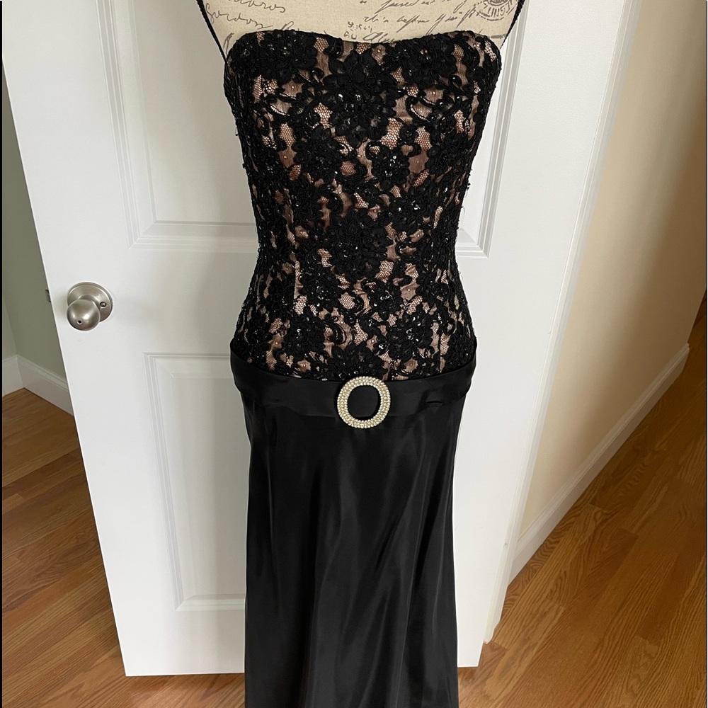 Gorgeous black lace gown with drop waist rhinestone and satin bottom, size 6 - Picture 1 of 7